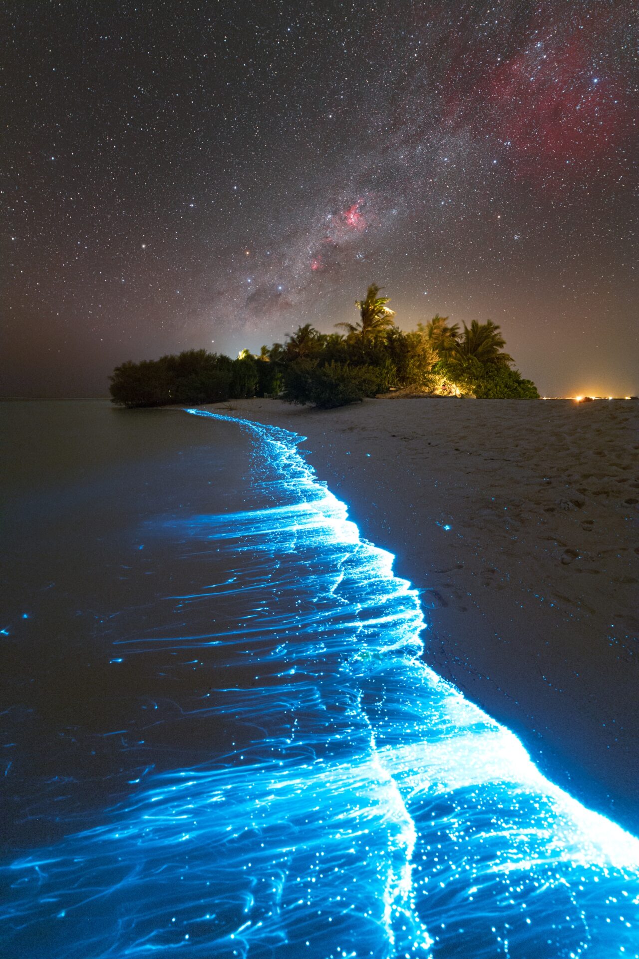 Rozhovor Petr Horálek, astrofotografie, jednoexpoziční záběr na zářící plankton na maledivském ostrově Soneva Jani