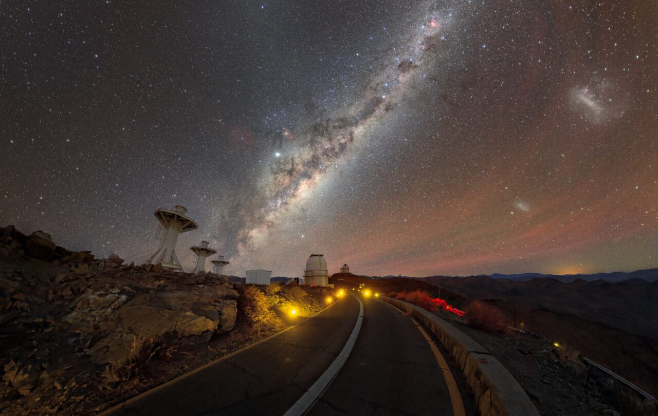 Rozhovor Petr Horálek, astrofotografie, Mléčná dráha nad observatoří ESO La Silla v Chile